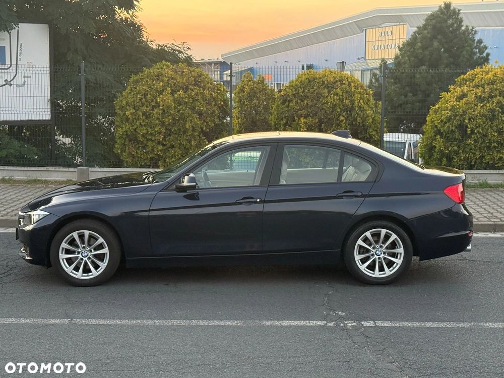 BMW Seria 3 328i xDrive Sport-Aut Luxury Line - 16