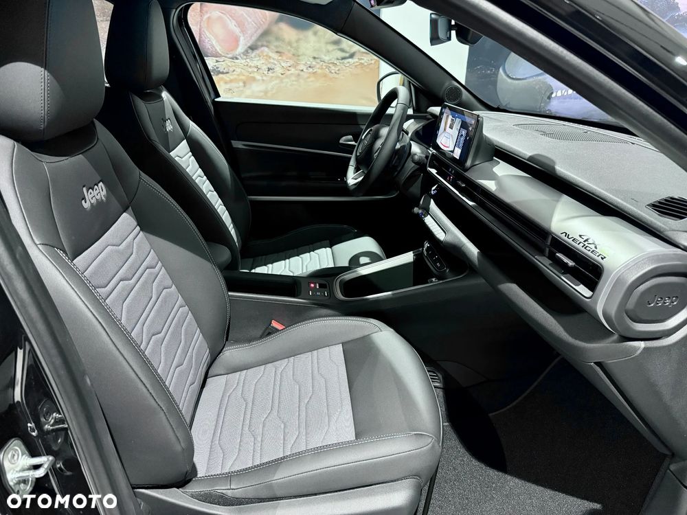 Jeep Avenger 1.2 T3 mHEV Overland 4xe eDCT6 - 19