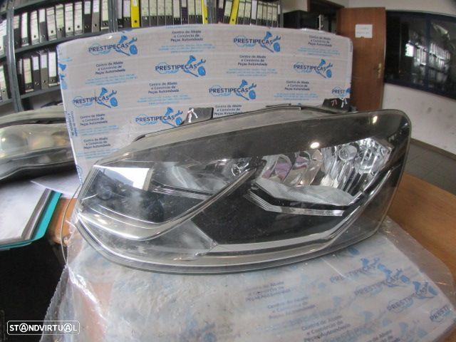 Farol 6C1941005 1EB01203401 VW POLO 6R FASE 1 2014 1.6TDI 90CV 3P VERMELHO ESQ H7 + H7 ORIGINAL HELLA Apoios Partidos - 1