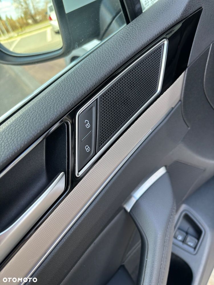 Volkswagen Passat - 13