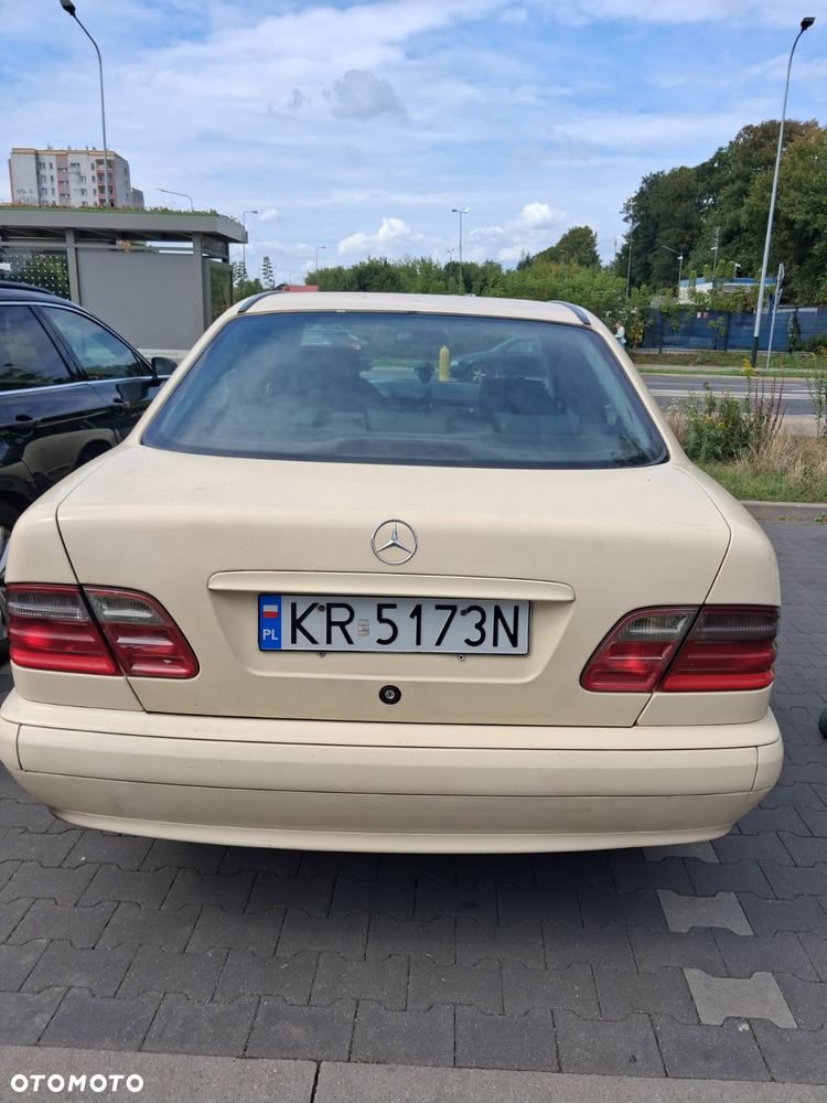 Mercedes-Benz Klasa E - 2