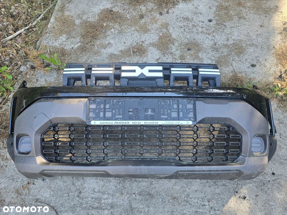 Dacia duster III lift IV zderzak przód ładny oryginał - 1