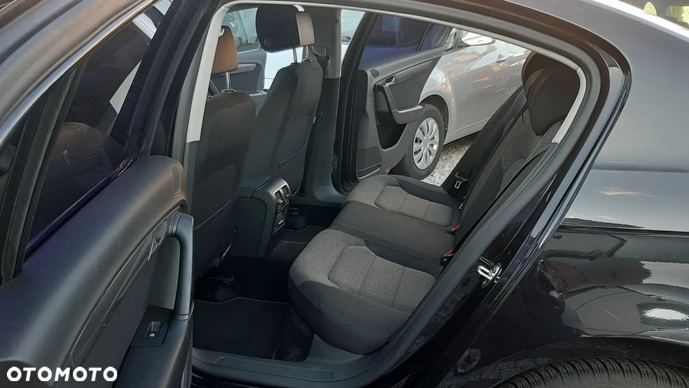 Volkswagen Passat 1.6 TDI Comfortline - 14