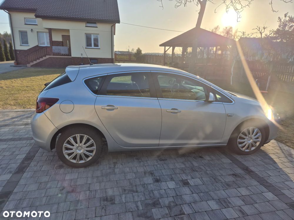 Opel Astra 1.7 CDTI Cosmo - 6