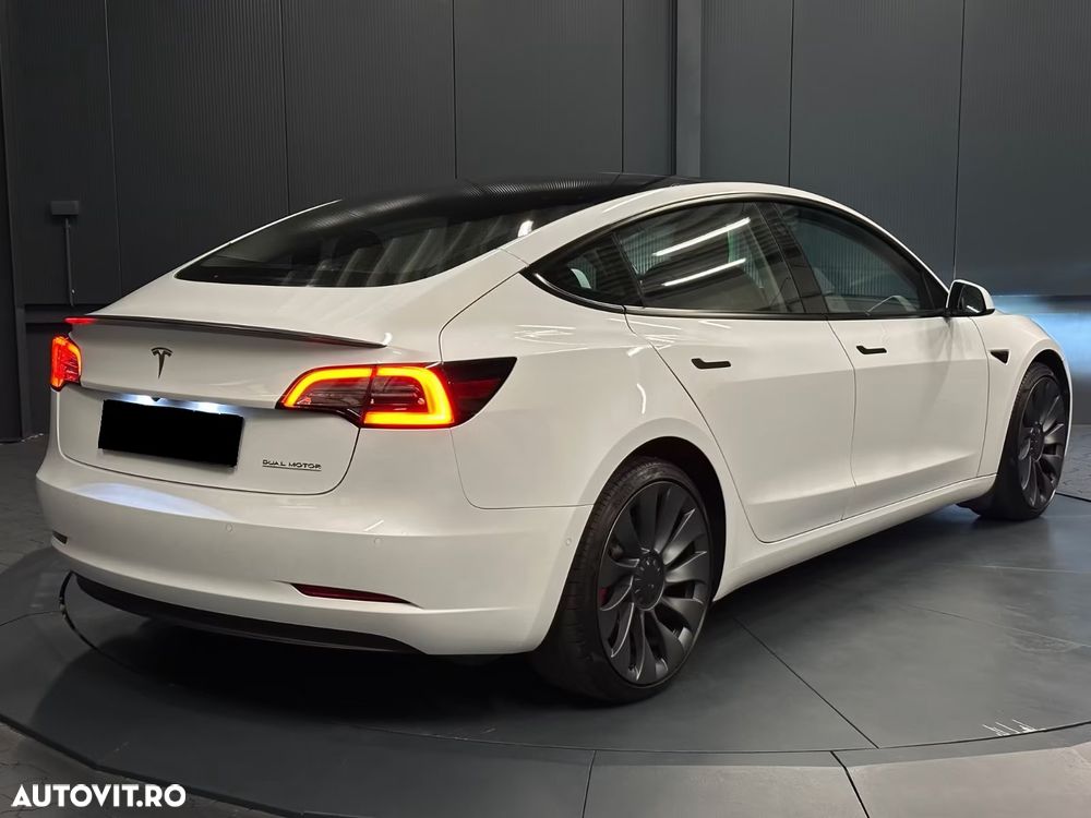 Tesla Model 3 - 1