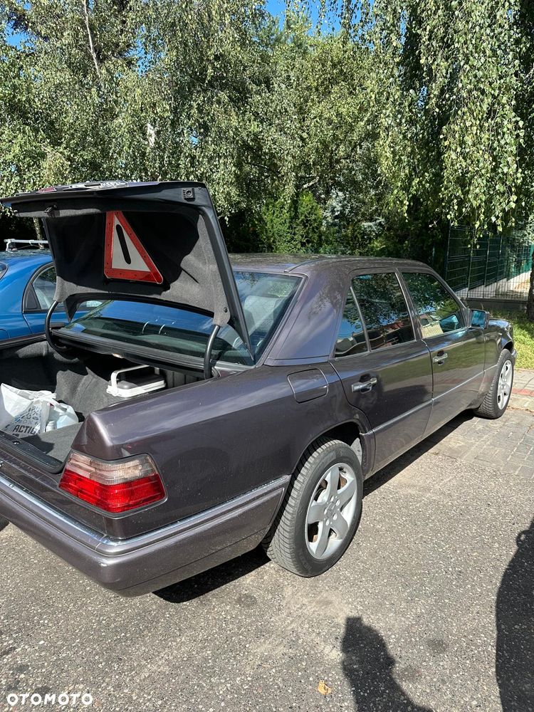 Mercedes-Benz Klasa E 200 - 6