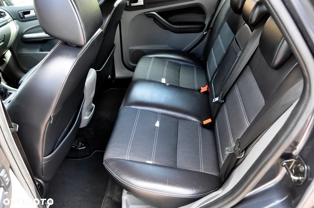 Ford Focus 1.8 Titanium - 12