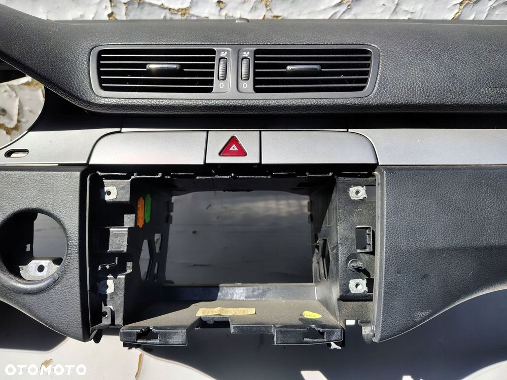 DESKA ROZDZELCZA KONSOLA VOLKSWAGEN PASSAT CC - 6