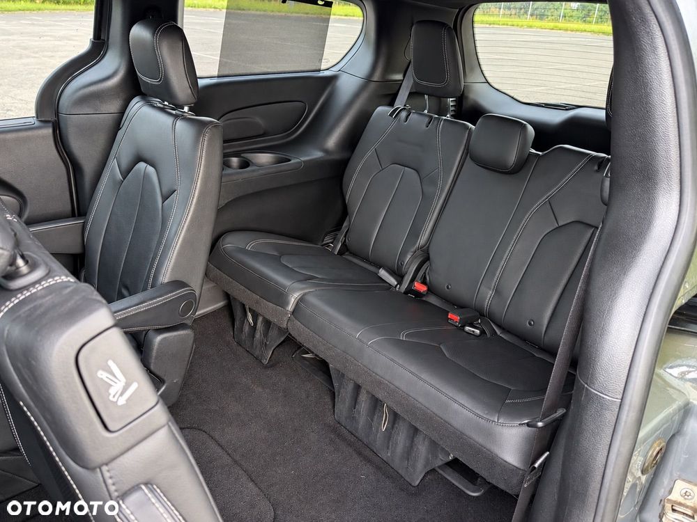 Chrysler Pacifica - 12