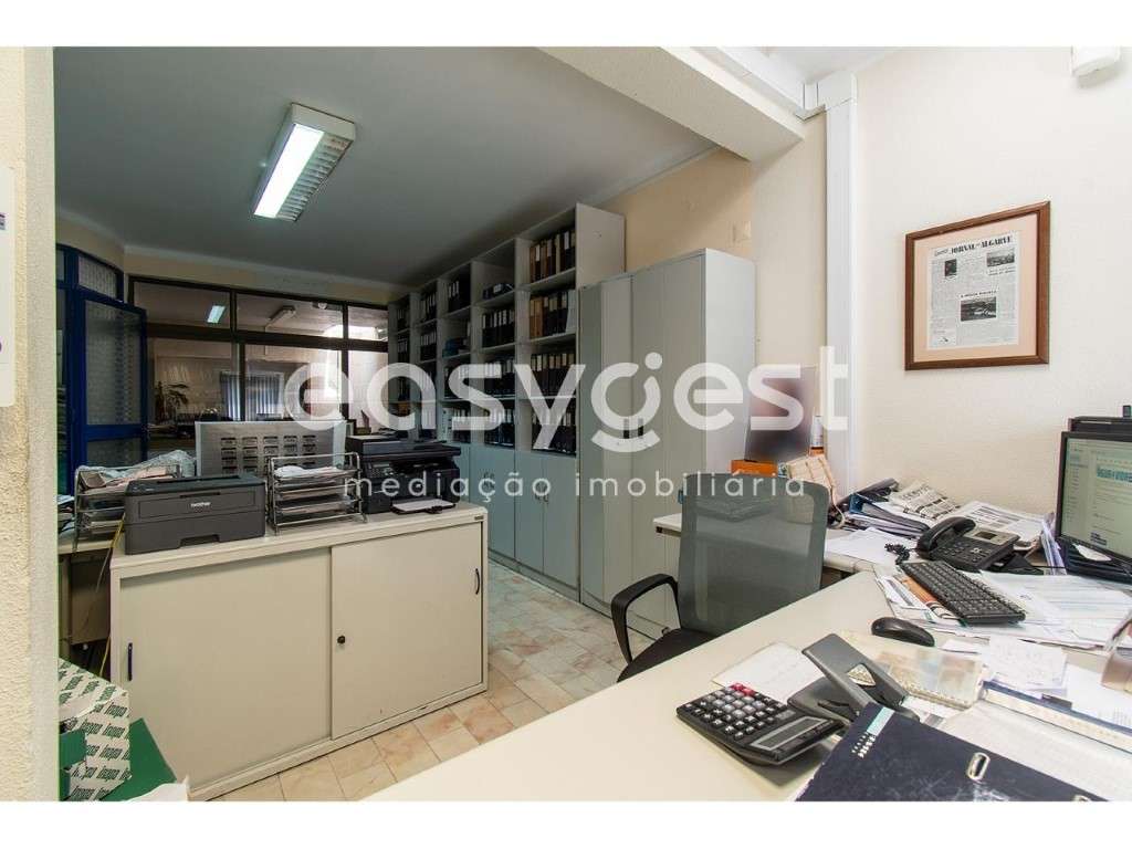 Espaço destinado a serviços no centro de Vila Real de Santo António - Grande imagem: 4/19