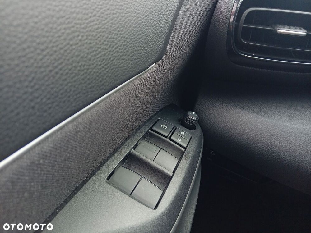 Toyota Yaris Cross Hybrid 1.5 Comfort 4x4 - 17
