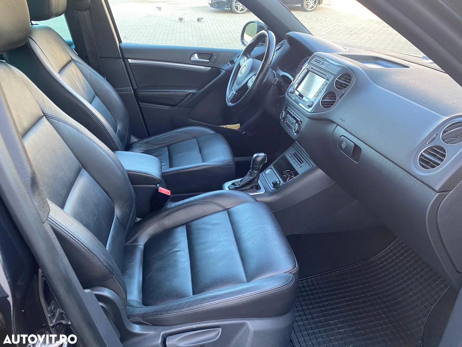 Volkswagen Tiguan - 11