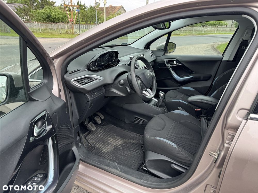 Peugeot 208 - 23