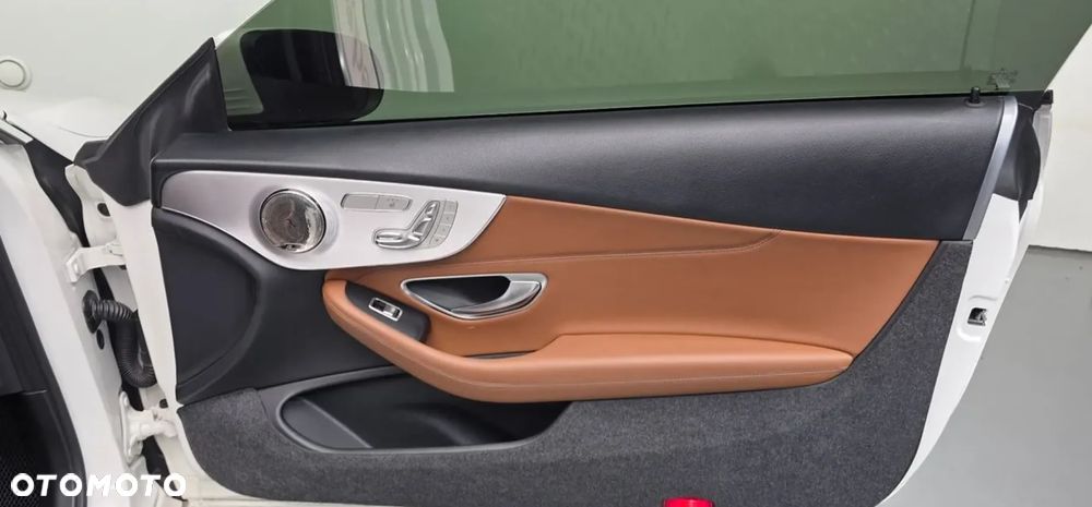 Mercedes-Benz Klasa C 220 d 4Matic 9G-TRONIC AMG Line Plus - 13