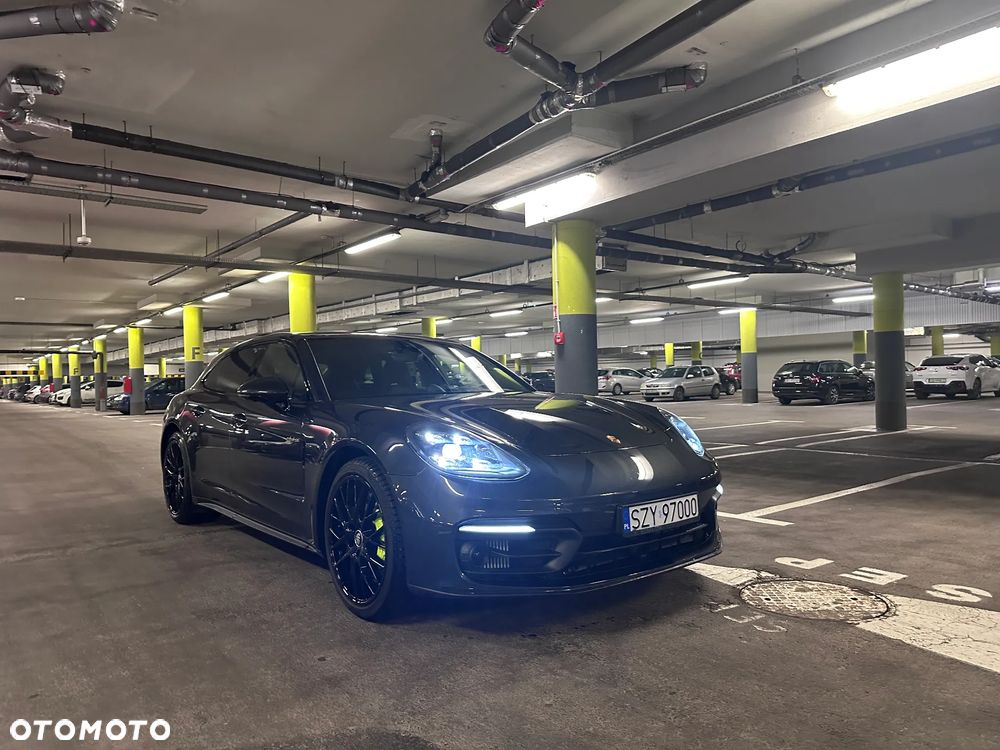 Porsche Panamera - 1