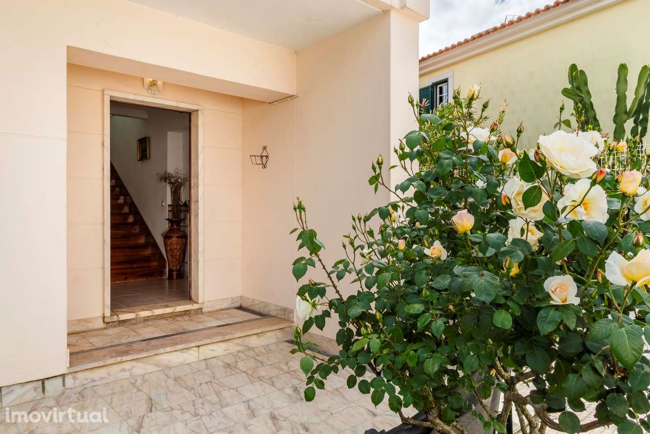 Moradia T5 c/ Anexo e Terreno de 735m2 em Sacotes, Mem Martins - Grande imagem: 5/60