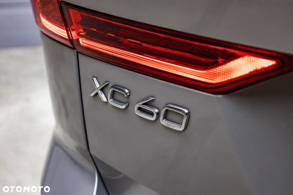 Volvo XC 60 T6 Plug-In Hybrid AWD Plus Bright - 35
