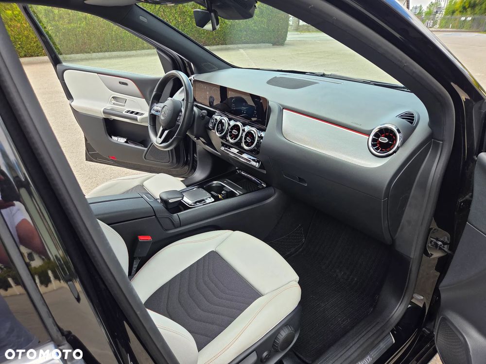 Mercedes-Benz Klasa B 220 d AMG Line 8G-DCT - 12