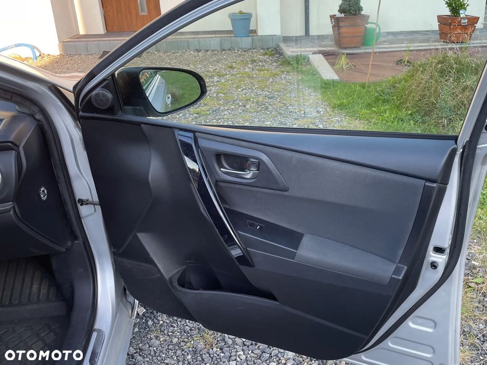 Toyota Auris 1.8 HSD Luna - 16