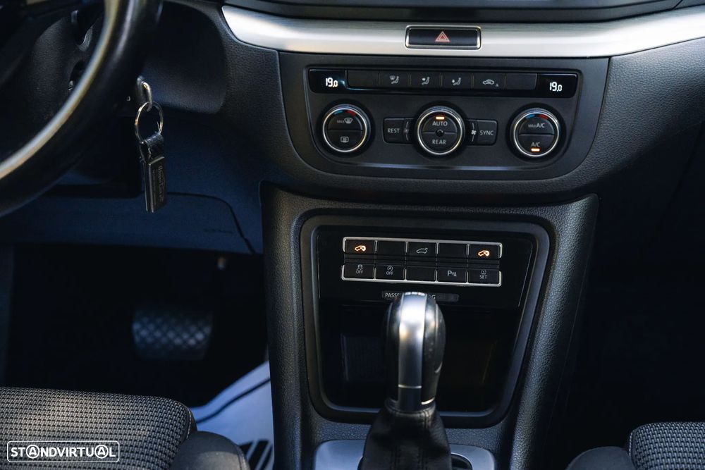 VW Sharan 2.0 TDI Blue Confortline DSG - 42