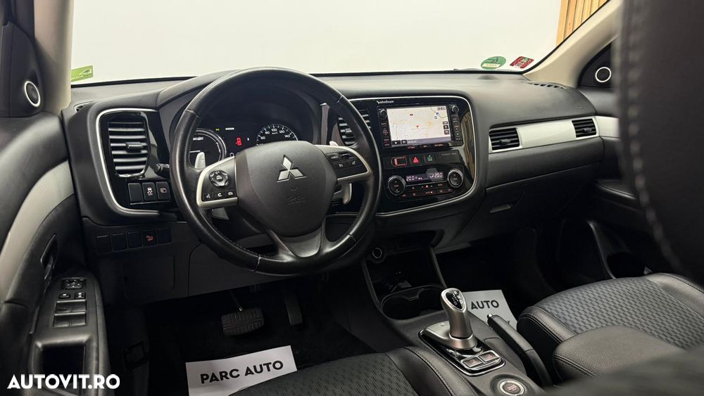 Mitsubishi Outlander 2.0 4WD - 25