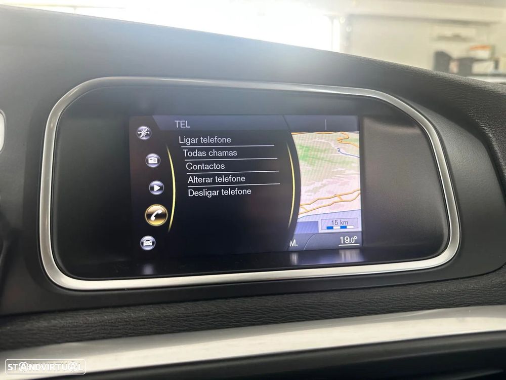 Volvo V40 Cross Country - 20