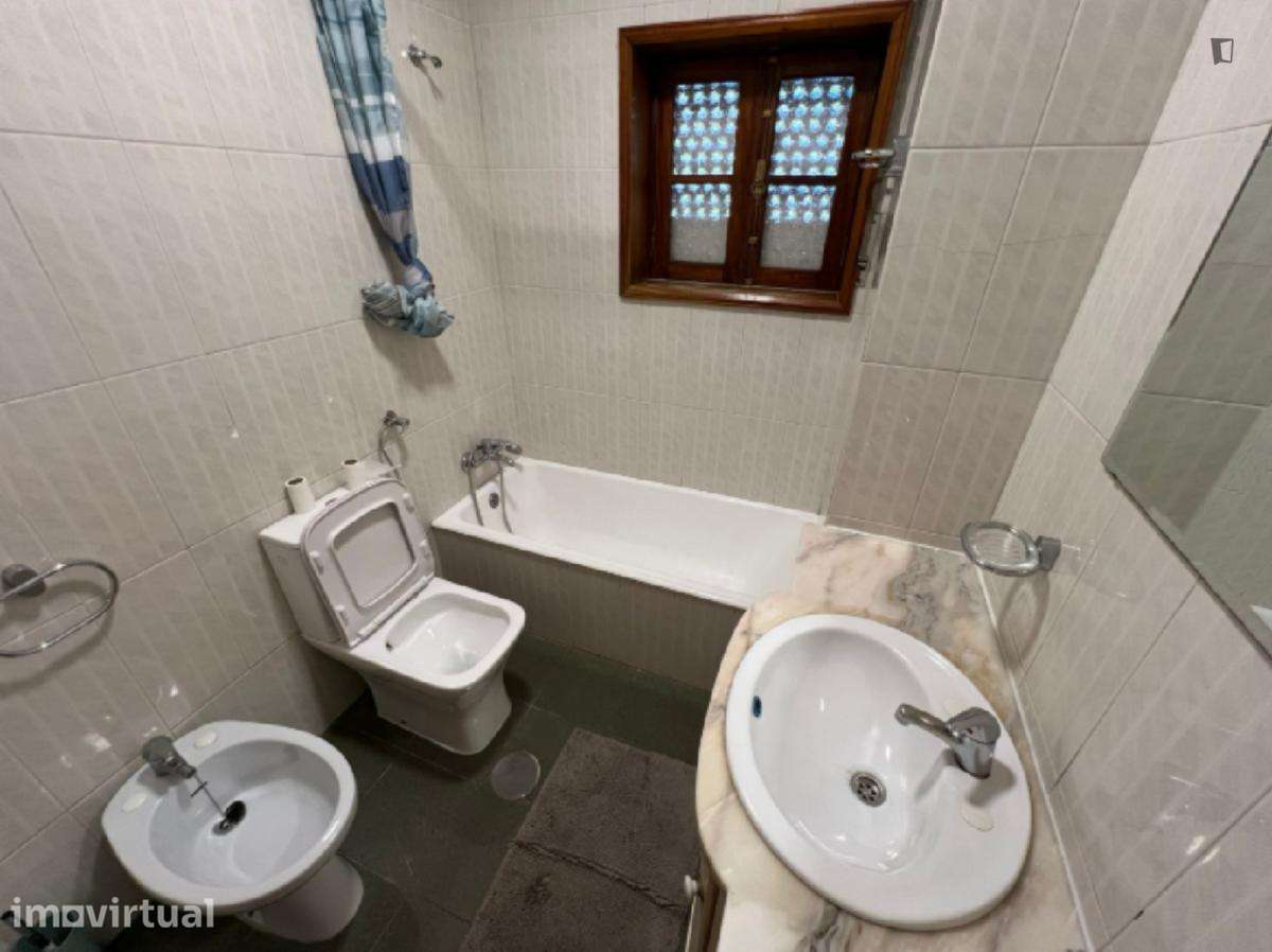 Quarto - localizado em Paranhos Porto - Grande imagem: 3/13