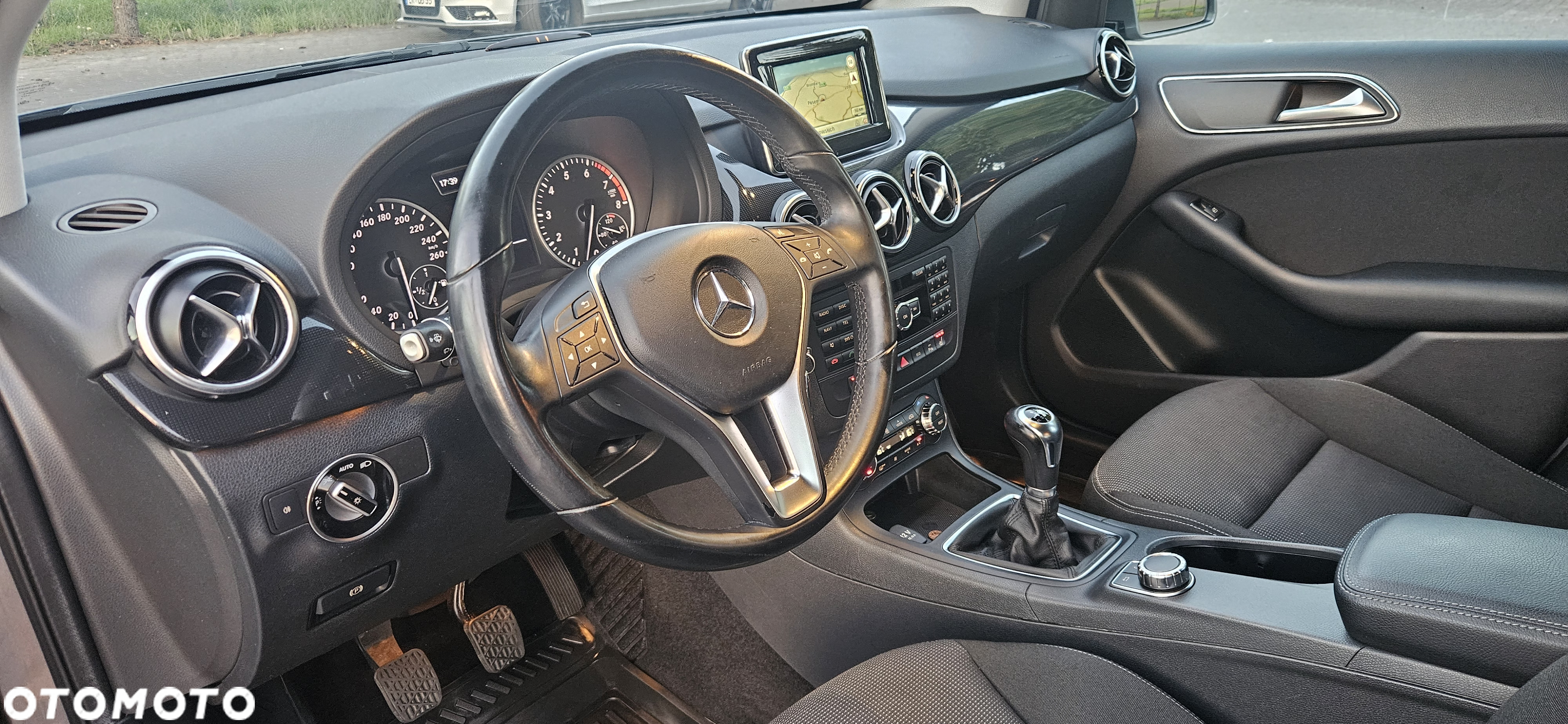 Mercedes-Benz Klasa B 180 BlueEFFICIENCY Edition - 21