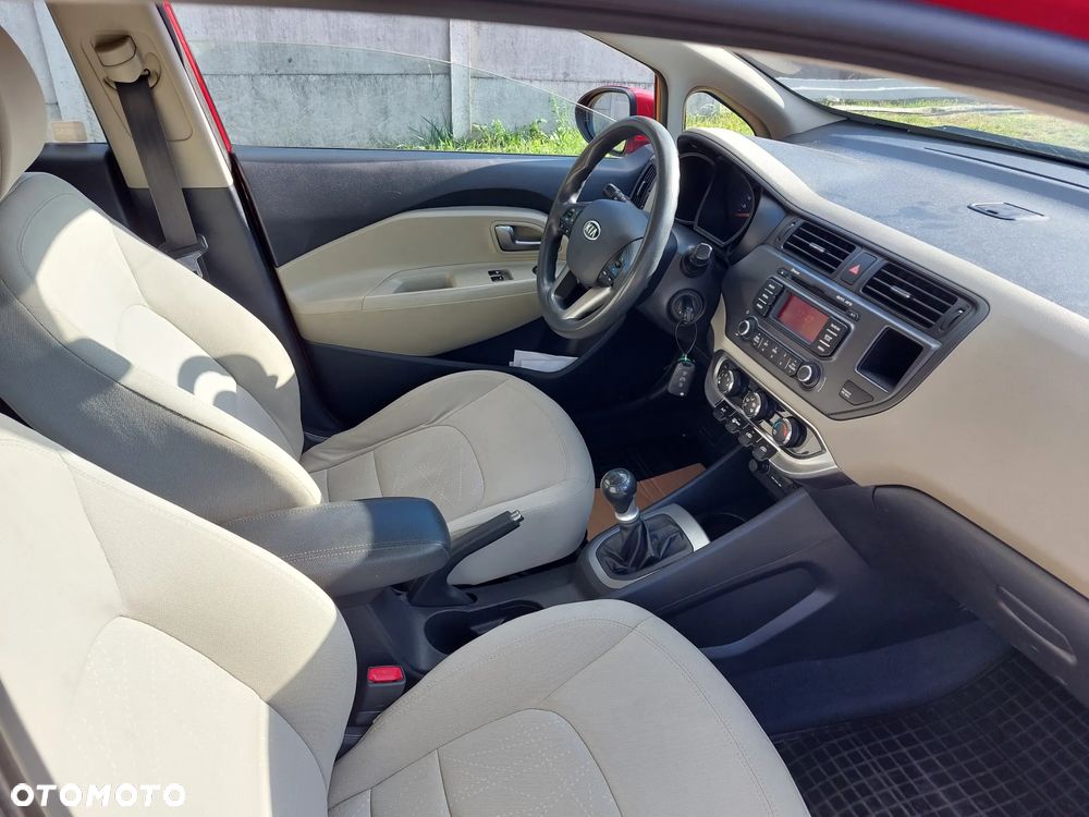 Kia Rio - 16