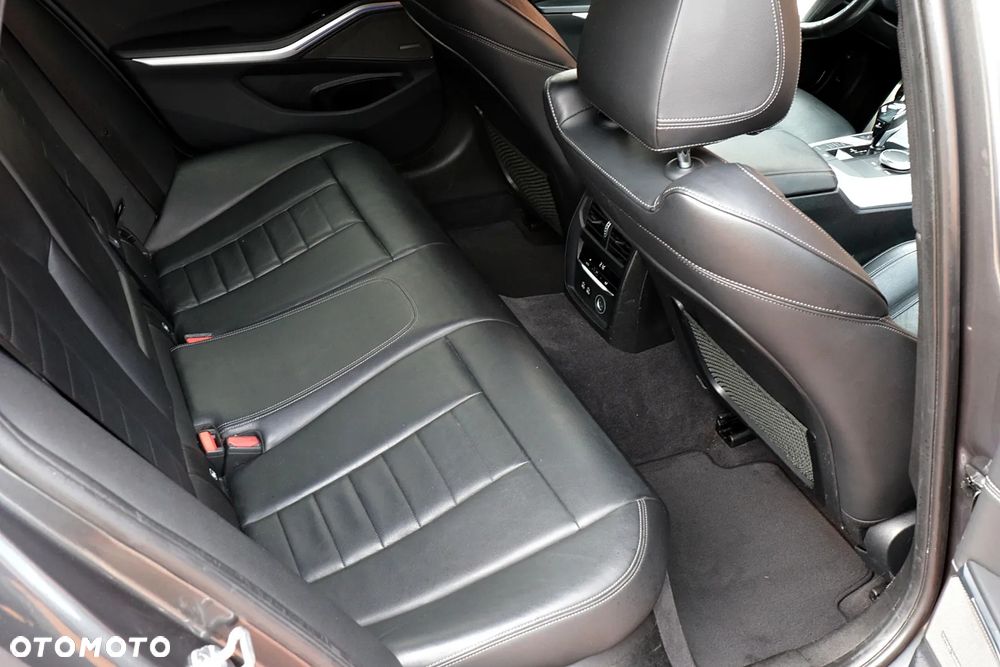 BMW Seria 3 320d Edition M Sport Shadow - 27