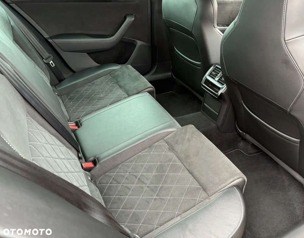 Skoda Superb 2.0 TDI SCR Sportline DSG - 27