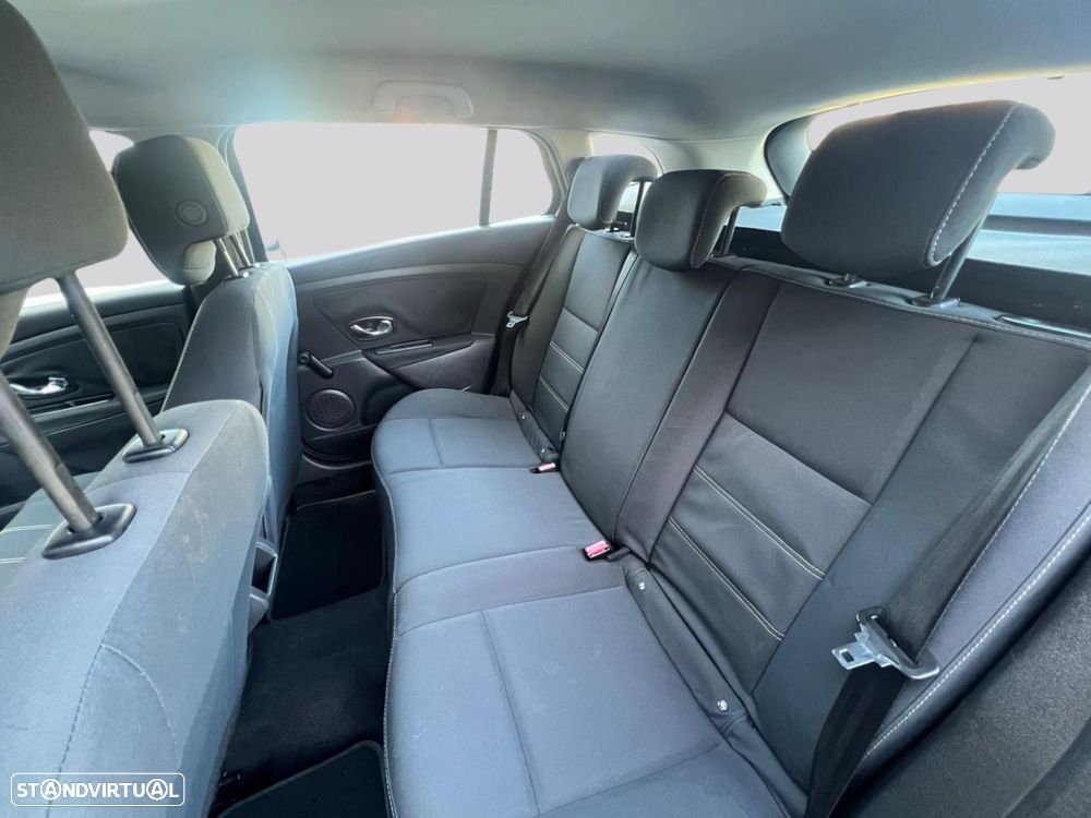 Renault Mégane Sport Tourer - 26