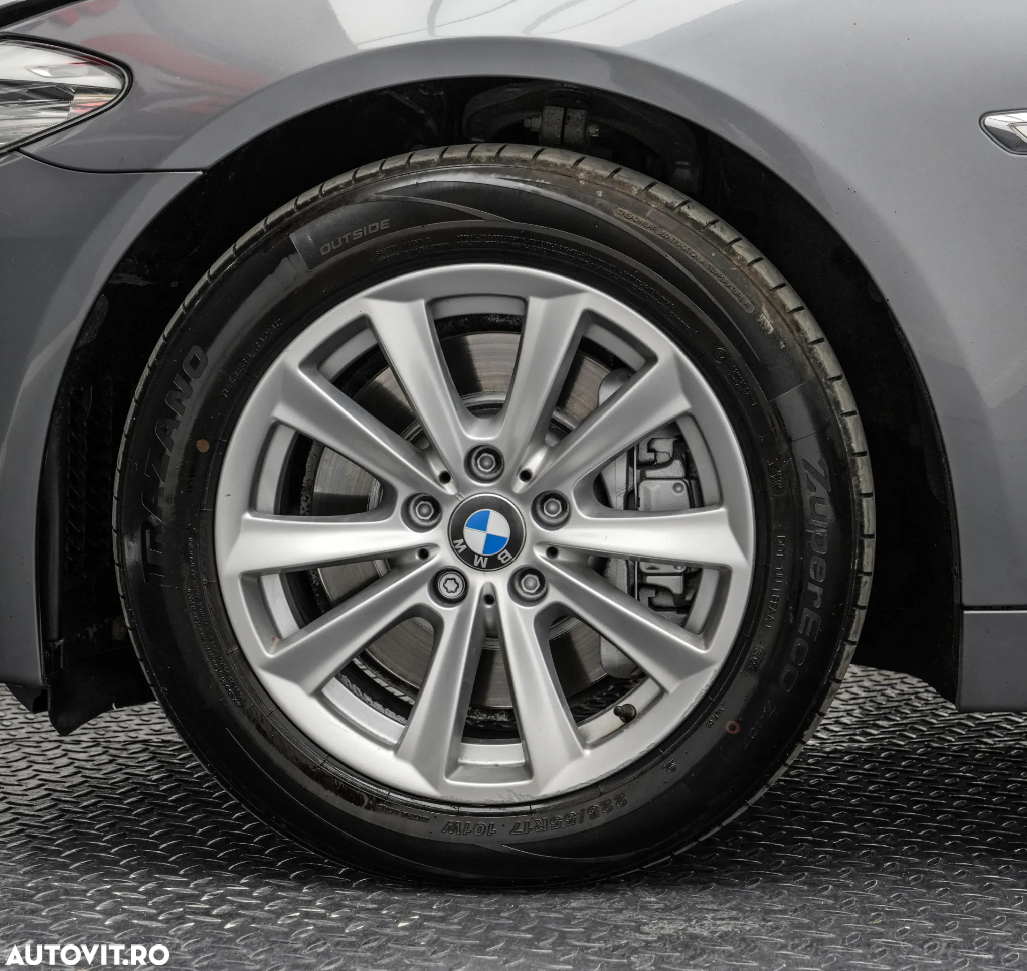 BMW Seria 5 525d xDrive - 26