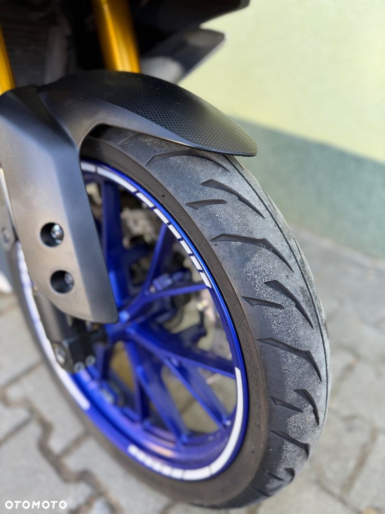 Yamaha YZF - 3