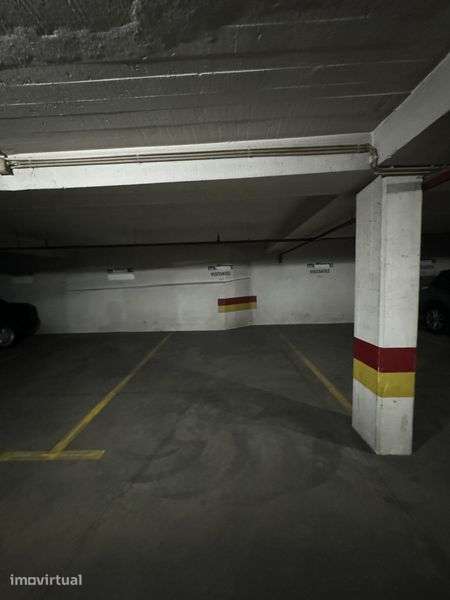 Aluga-se Garagem Intendente/Arroios - Grande imagem: 2/2