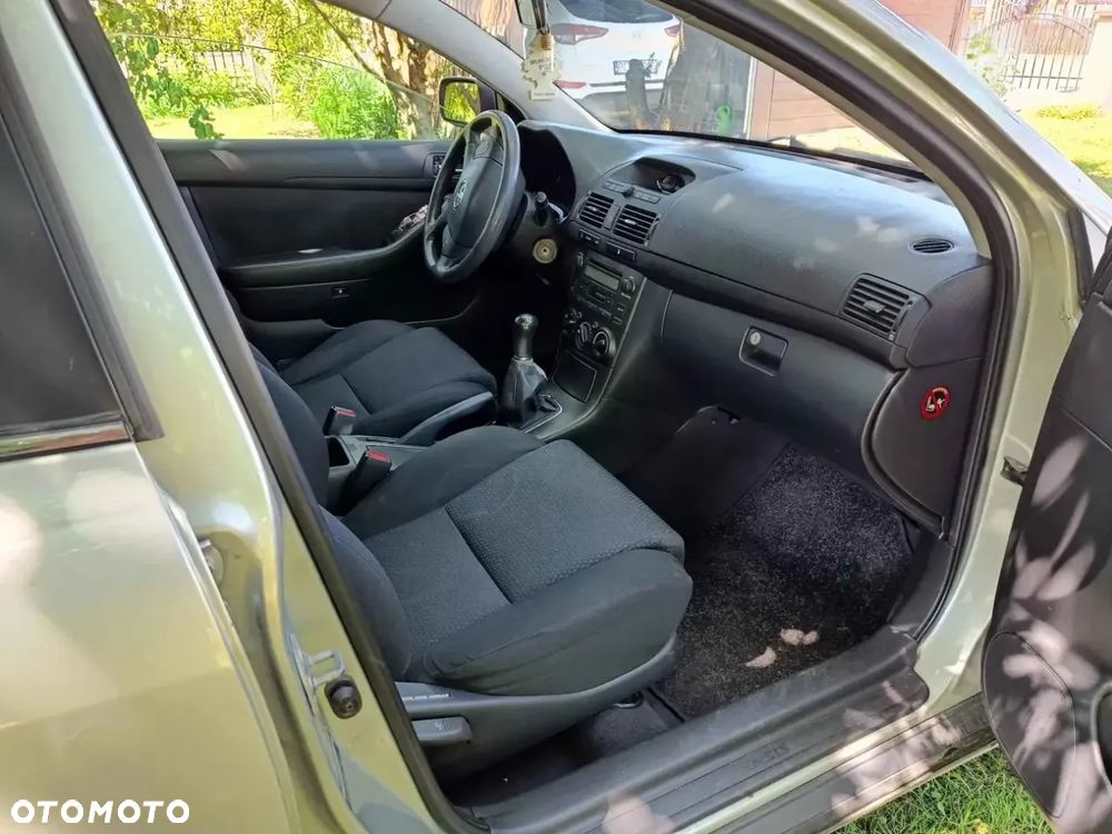 Toyota Avensis 2.0 D-4D Sol - 4