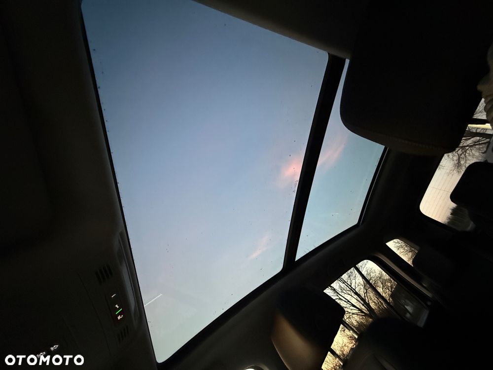 Volkswagen Touran 2.0 TDI SCR DSG Highline - 36