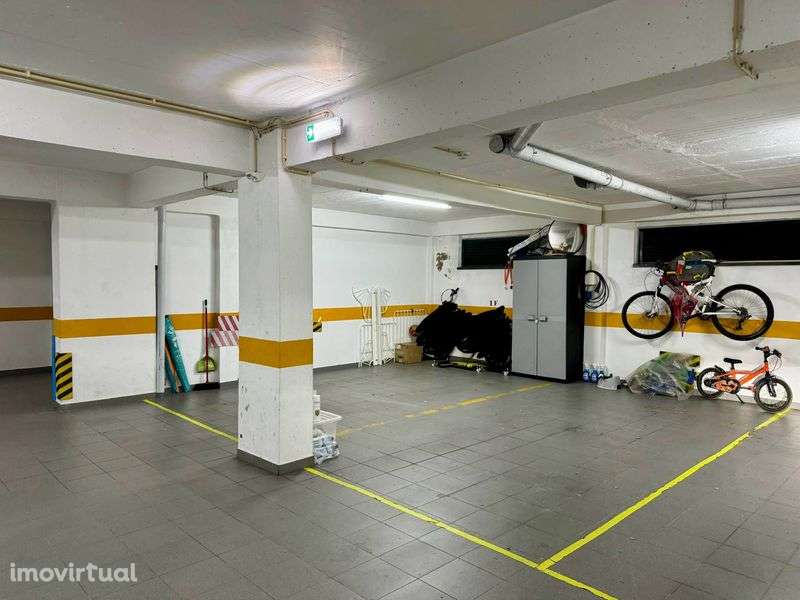 T2 Com Terraco Em Alges virado a Sul - Grande imagem: 2/12