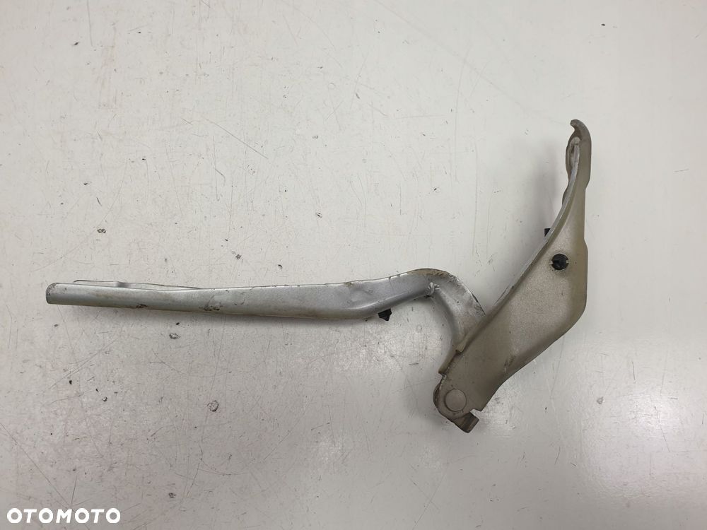 Skoda Rapid ZAWIAS MASKI Prawy przód 5JA823302A - 2