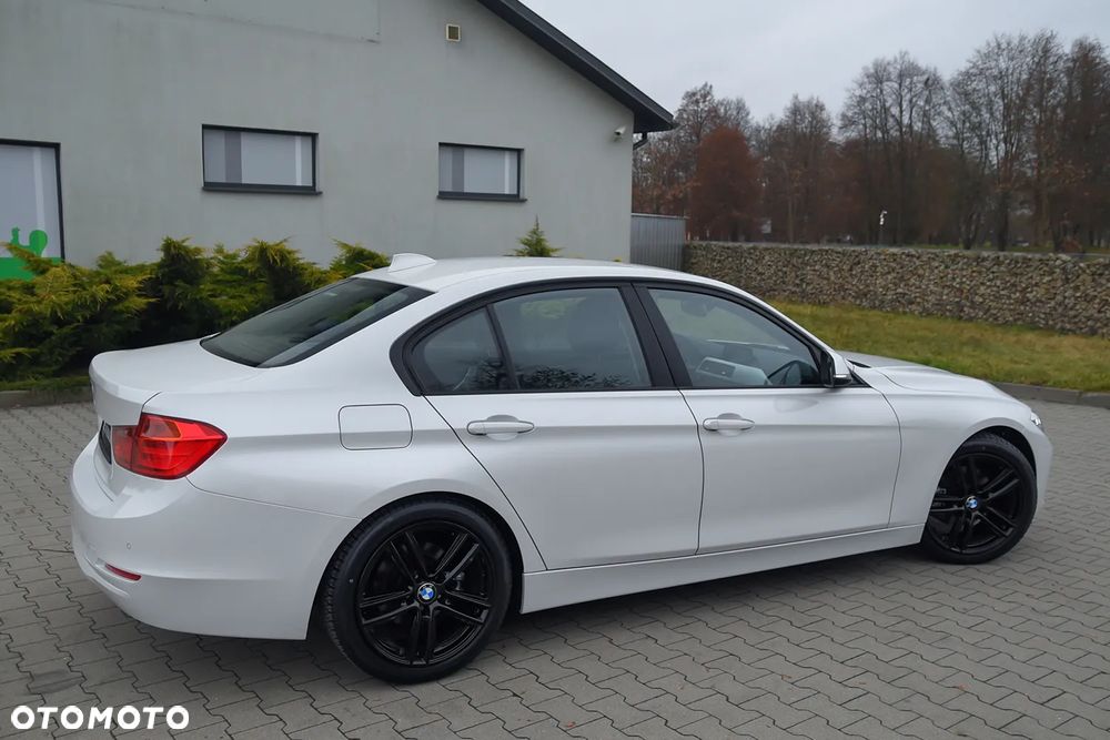BMW Seria 3 318d - 22