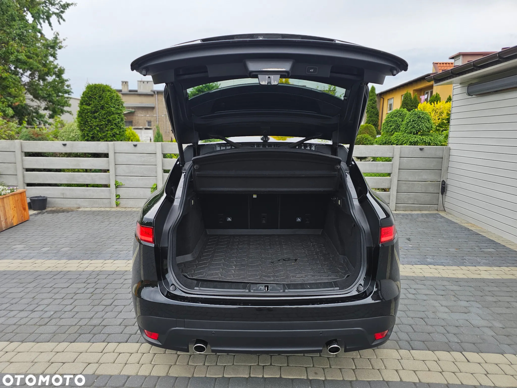 Jaguar F-Pace 2.0 i4D AWD R-Sport - 13