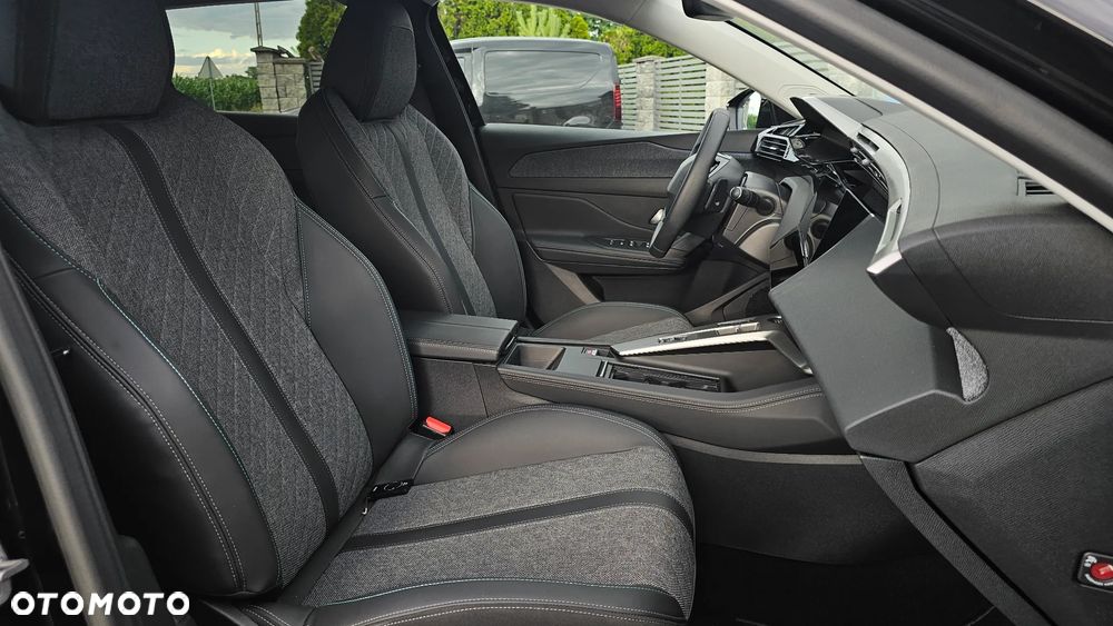 Peugeot 408 1.6 Plug-In Hybrid 180 Allure EAT8 - 12