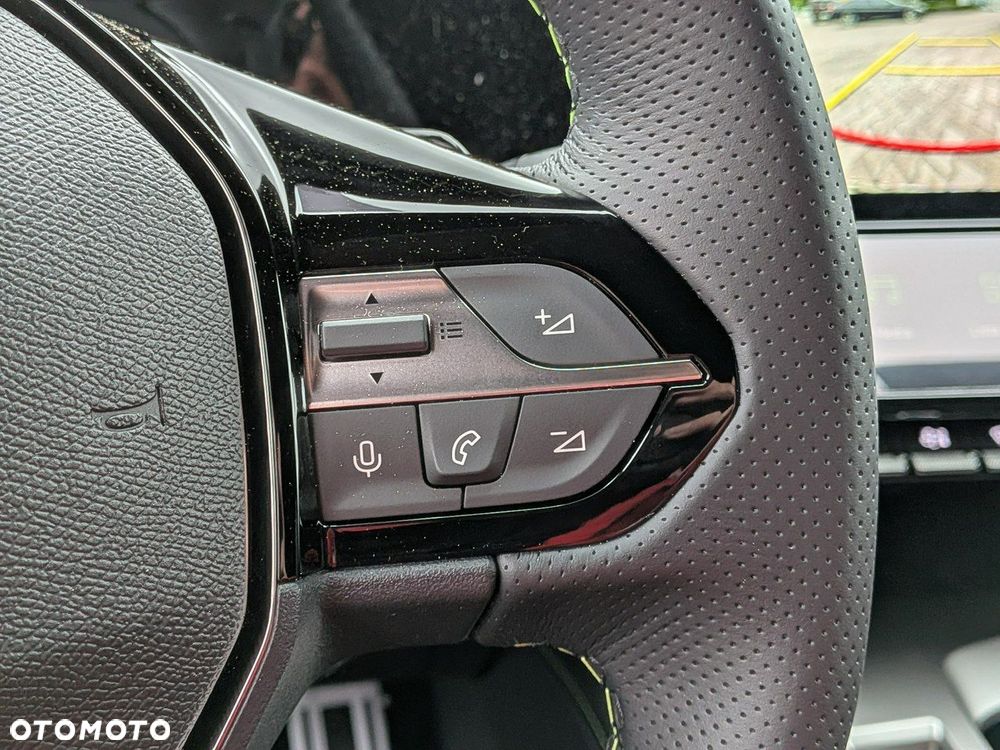 Peugeot 408 - 18