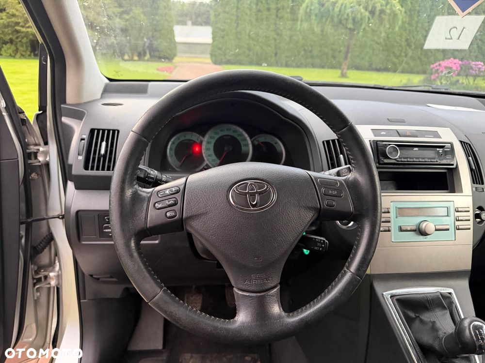 Toyota Corolla Verso - 12