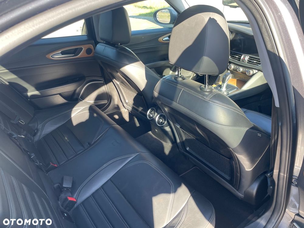 Alfa Romeo Giulia 2.2 AT8-Q4 Veloce - 11