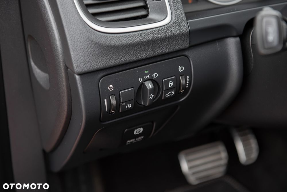 Volvo V60 D5 AWD Geartronic RDesign - 19