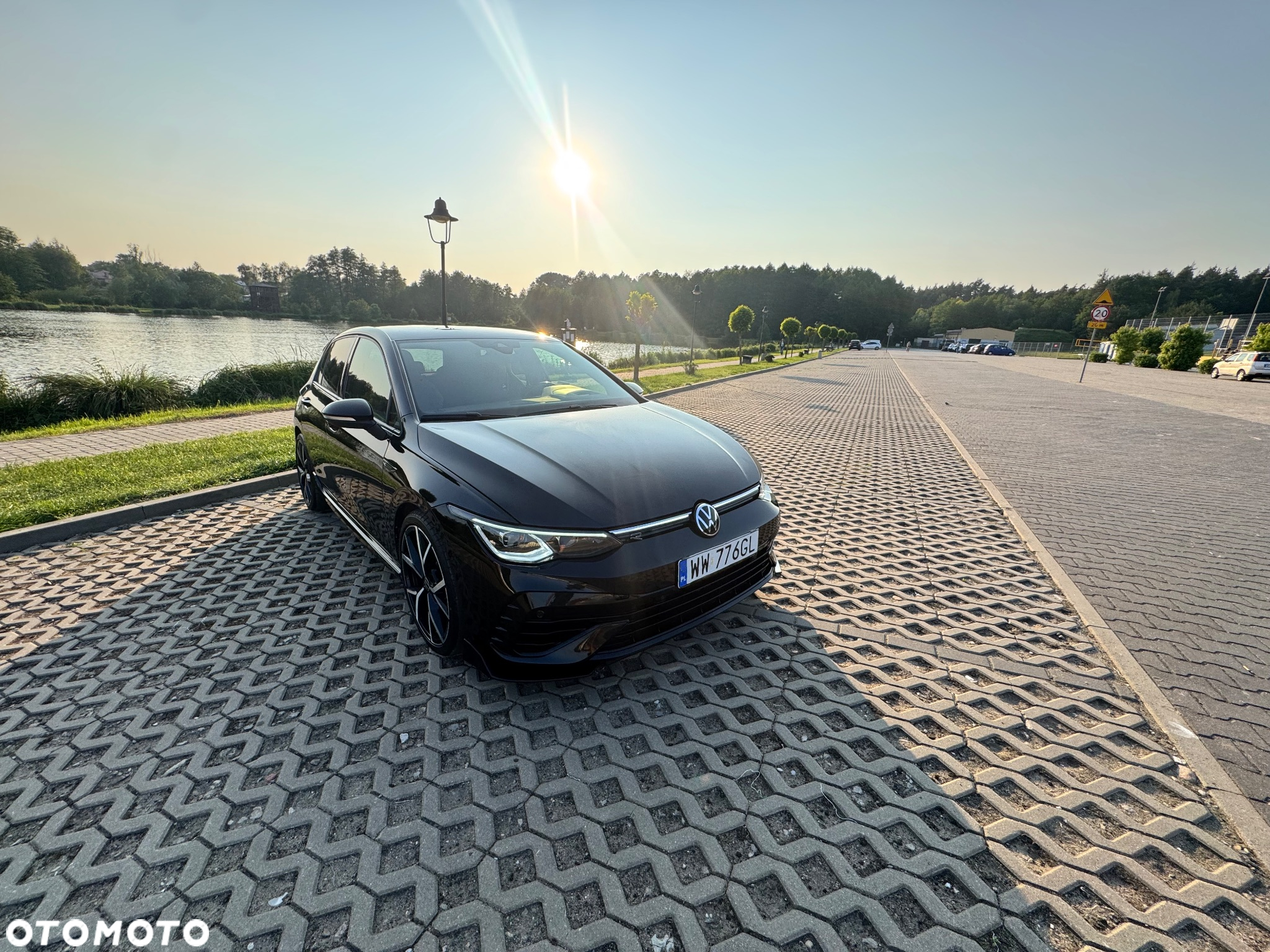 Volkswagen Golf VIII 2.0 TSI 4Motion R DSG - 17