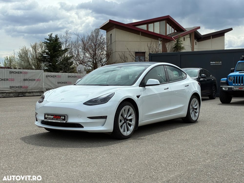 Tesla Model 3 - 1