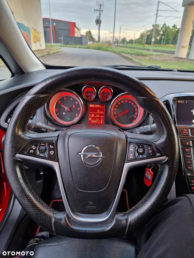 Opel Astra IV GTC 2.0 CDTI Bi-Turbo S&S - 11