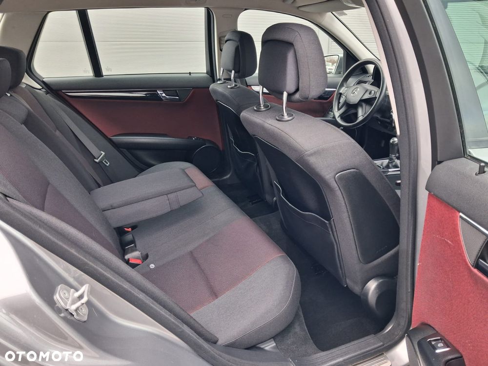 Mercedes-Benz Klasa C 220 CDI DPF (BlueEFFICIENCY) Elegance - 33
